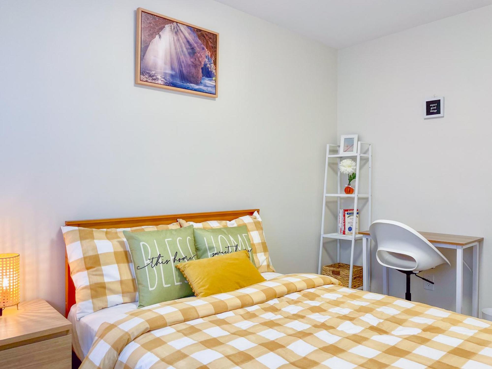 Ferienwohnung Newly-Renovated 3Br House, 12 Minutes To Airport Toronto Exterior foto