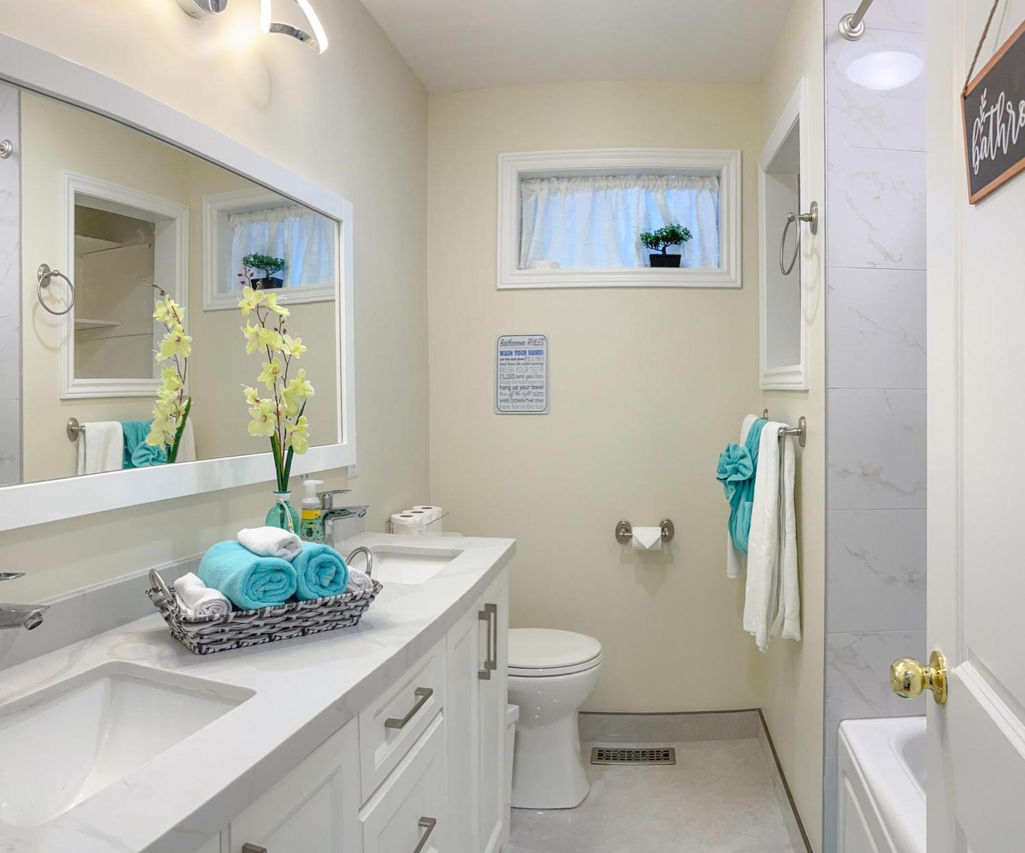 Ferienwohnung Newly-Renovated 3Br House, 12 Minutes To Airport Toronto Exterior foto