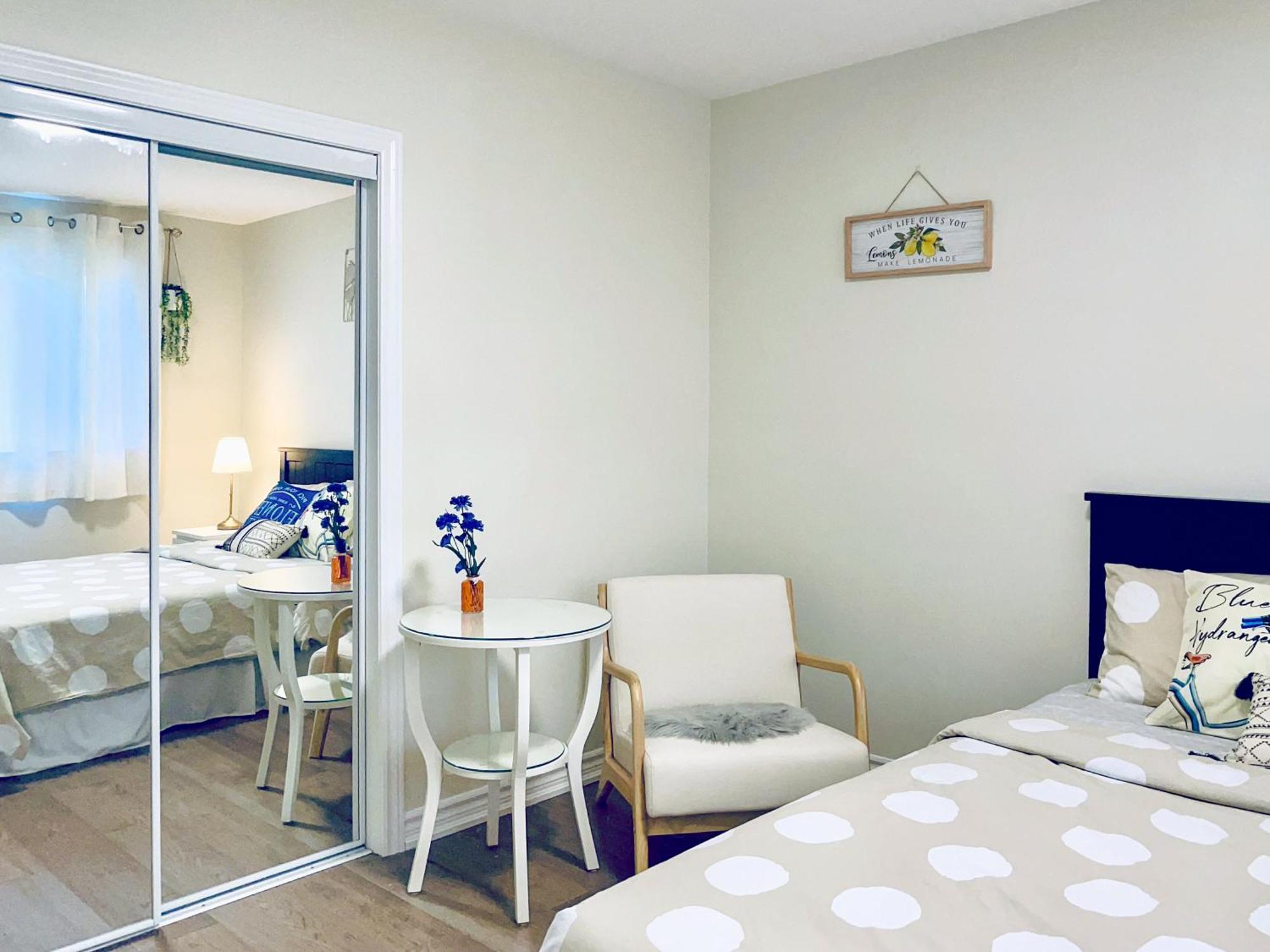 Ferienwohnung Newly-Renovated 3Br House, 12 Minutes To Airport Toronto Exterior foto