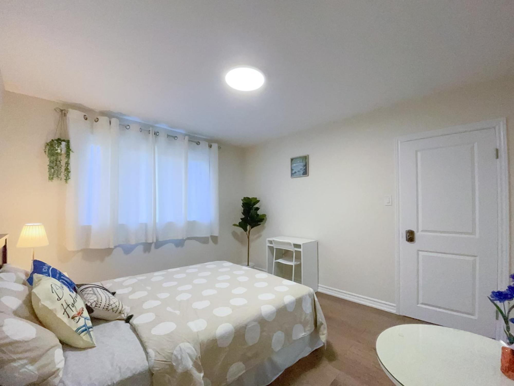 Ferienwohnung Newly-Renovated 3Br House, 12 Minutes To Airport Toronto Exterior foto