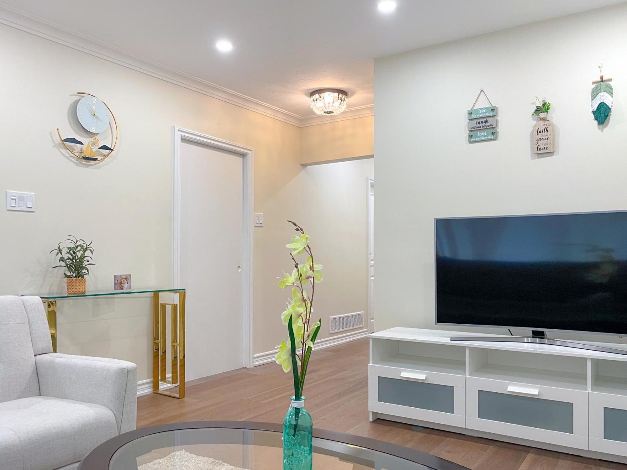 Ferienwohnung Newly-Renovated 3Br House, 12 Minutes To Airport Toronto Exterior foto