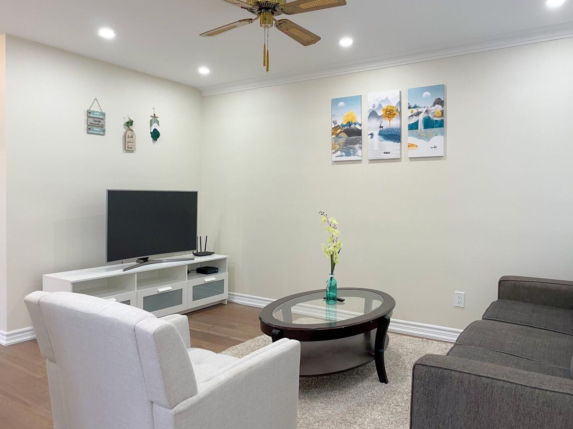 Ferienwohnung Newly-Renovated 3Br House, 12 Minutes To Airport Toronto Exterior foto