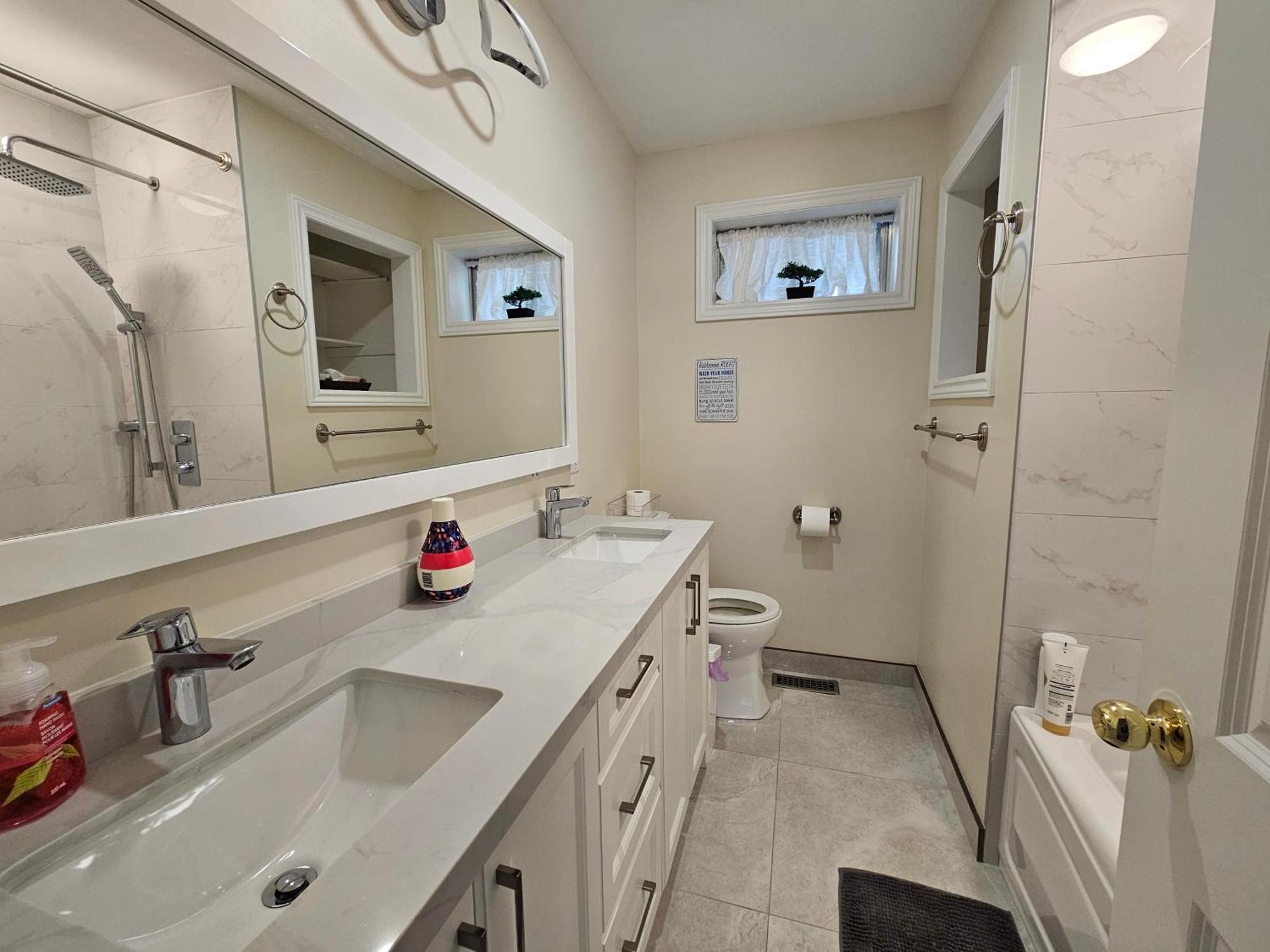 Ferienwohnung Newly-Renovated 3Br House, 12 Minutes To Airport Toronto Exterior foto