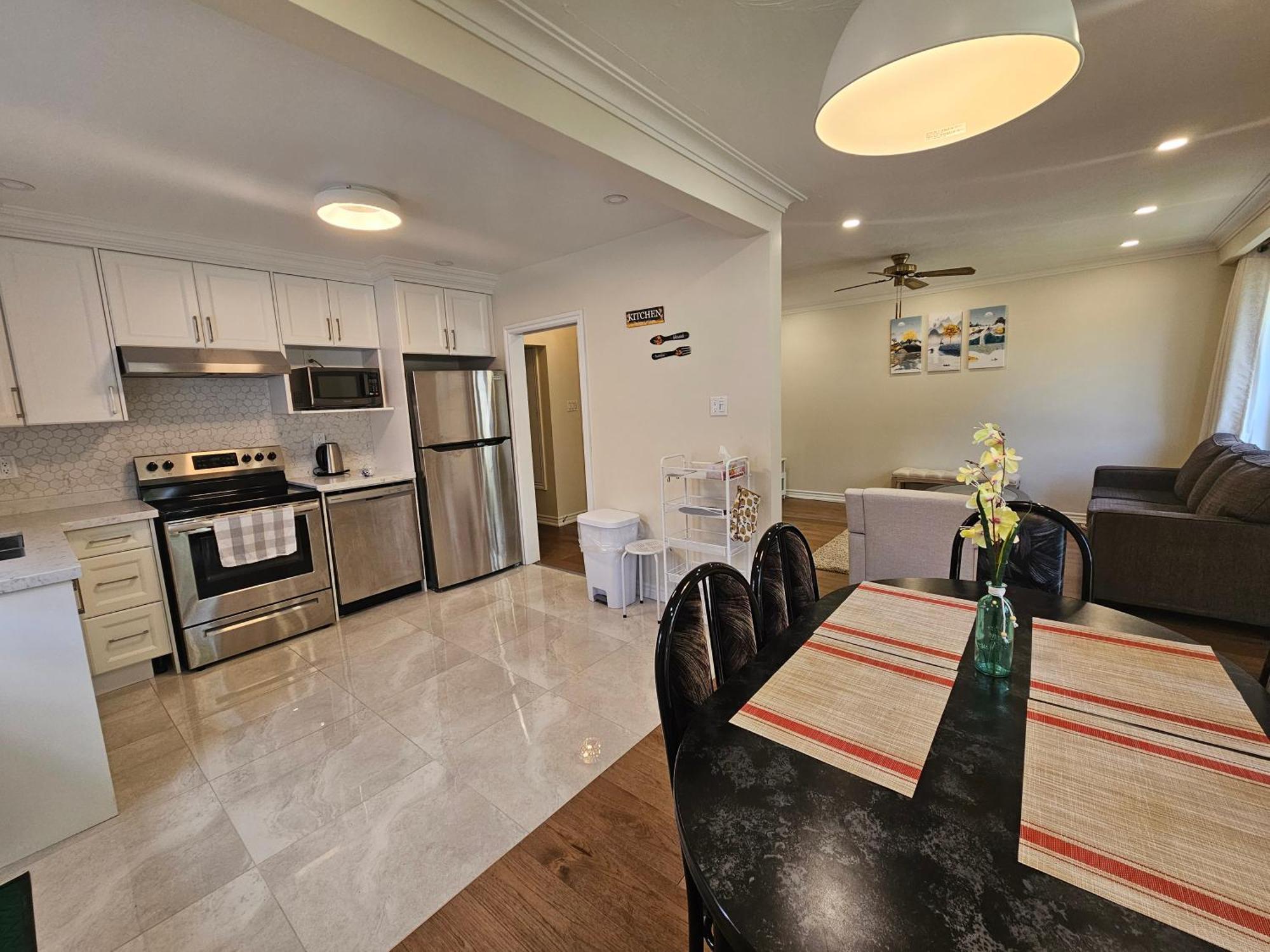 Ferienwohnung Newly-Renovated 3Br House, 12 Minutes To Airport Toronto Exterior foto