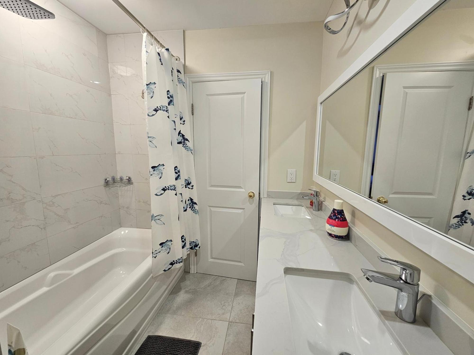 Ferienwohnung Newly-Renovated 3Br House, 12 Minutes To Airport Toronto Exterior foto