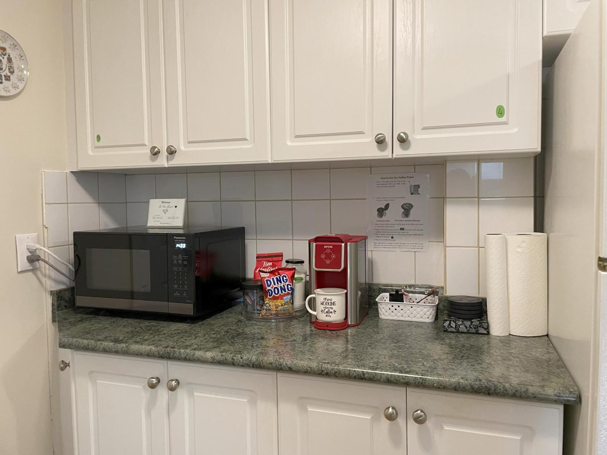 Ferienwohnung Newly-Renovated 3Br House, 12 Minutes To Airport Toronto Exterior foto