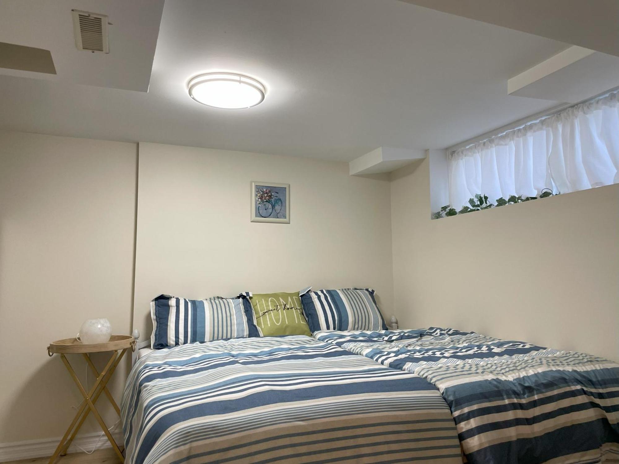 Ferienwohnung Newly-Renovated 3Br House, 12 Minutes To Airport Toronto Exterior foto
