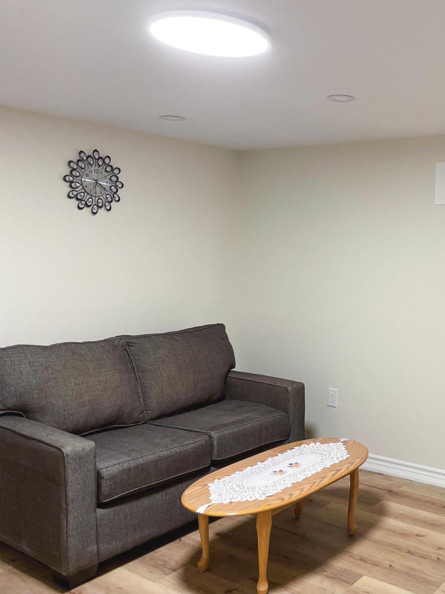 Ferienwohnung Newly-Renovated 3Br House, 12 Minutes To Airport Toronto Exterior foto